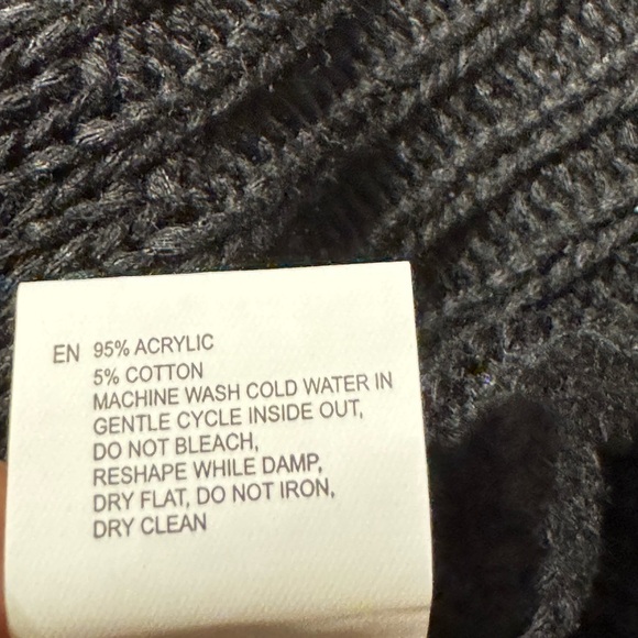 Alya by Franchesca’s V Neck Sweater Large - Picture 7 of 7